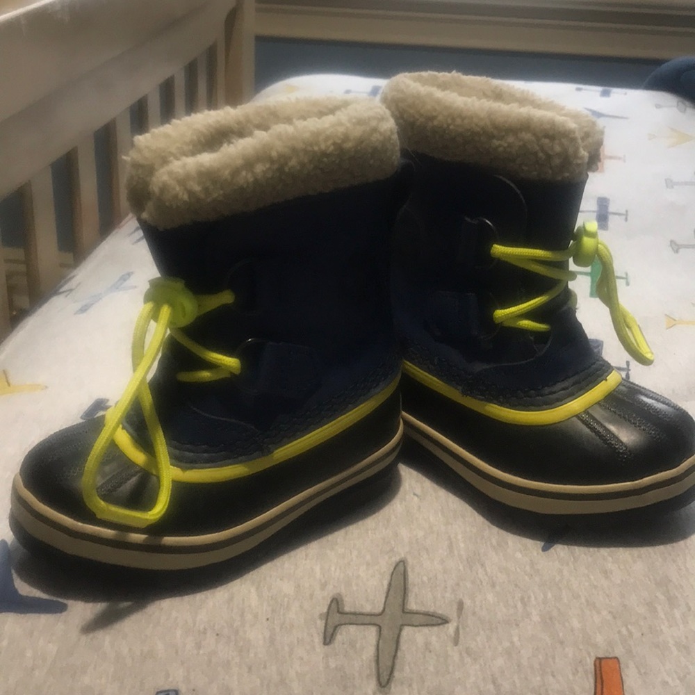 Boys Sorel winter boots